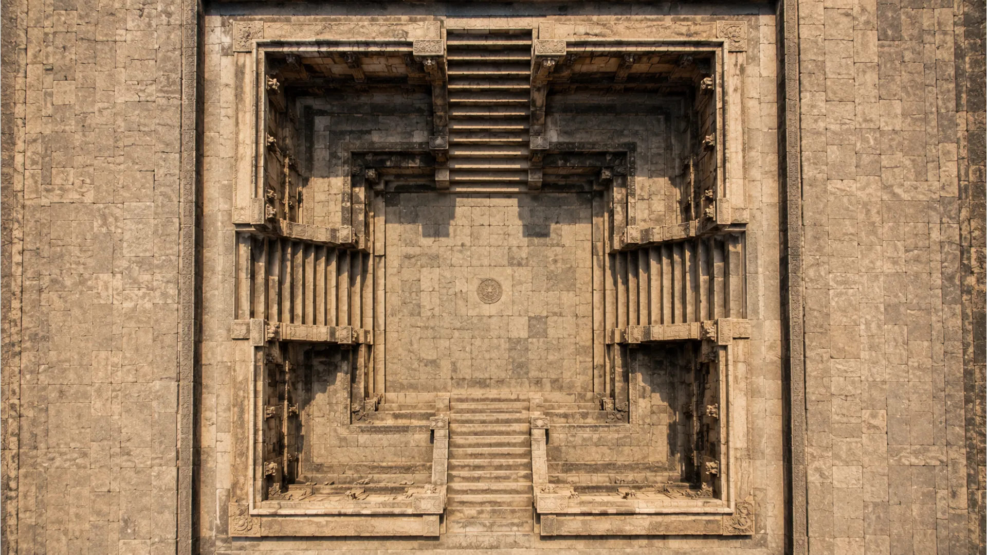 Symmetrical top-down Full HD view of the square stone reservoir inside the complex.