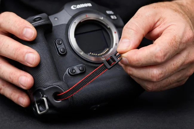 Canon ER-L1 Camera Strap attachment to EOS R3 lug