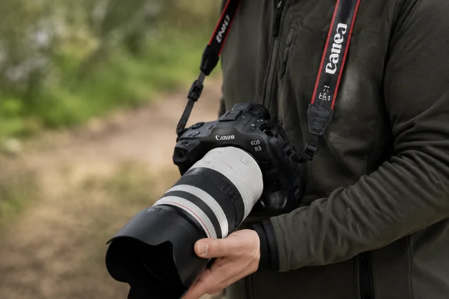 Canon ER-L1 Camera Strap with heavy telephoto lens