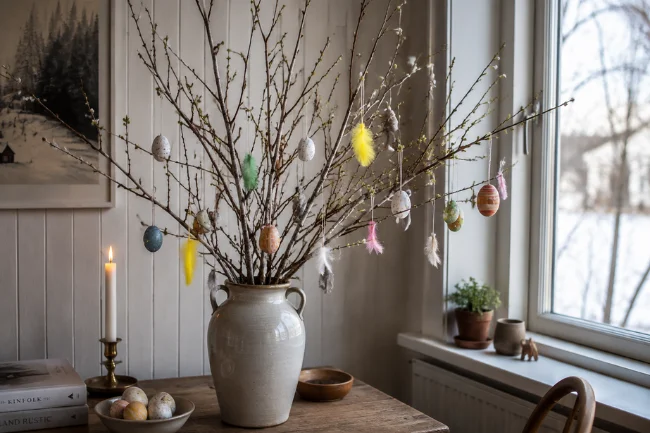 Pyntekvister Easter branch decor in Scandinavian home